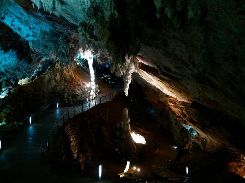 ¿Qué visitar en Cantabria? La cueva de el soplao es solo una de las muchas maravillas de la región.